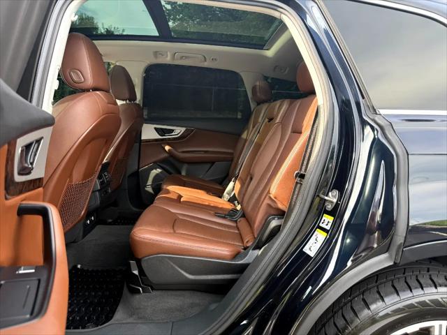 Photo of 2018 Ink Blue Metallic Audi Q7