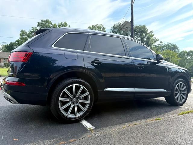 Photo of 2018 Ink Blue Metallic Audi Q7