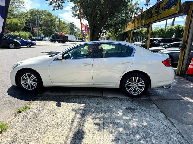 Photo of 2015 Moonlight White INFINITI Q40