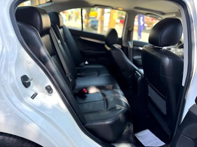 Photo of 2015 Moonlight White INFINITI Q40