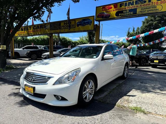 Photo of 2015 Moonlight White INFINITI Q40