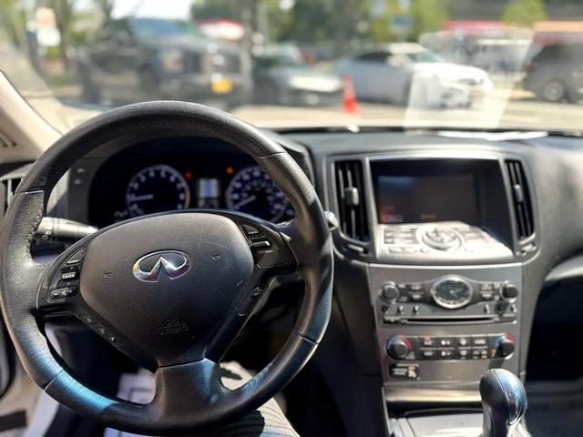 Photo of 2015 Moonlight White INFINITI Q40