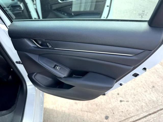 Photo of 2022 Platinum White Pearl Honda Accord