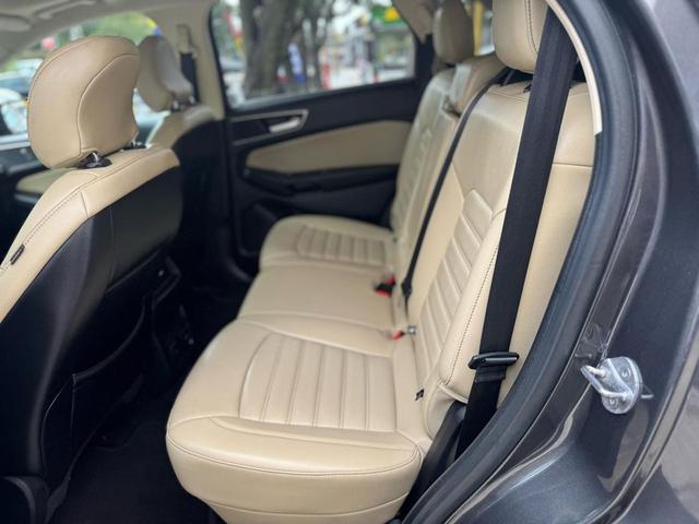 Photo of 2015 Gray Ford Edge