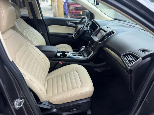 Photo of 2015 Gray Ford Edge