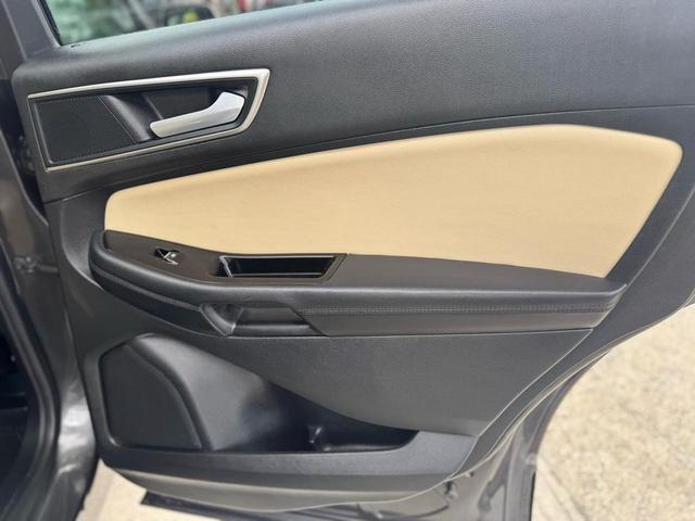 Photo of 2015 Gray Ford Edge