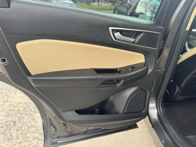 Photo of 2015 Gray Ford Edge