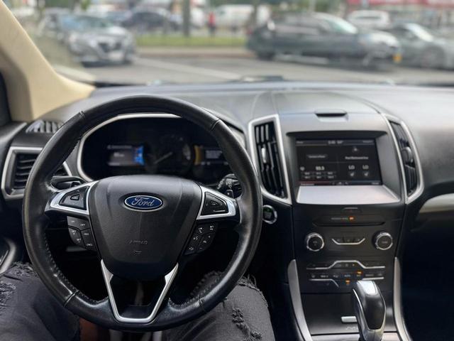 Photo of 2015 Gray Ford Edge
