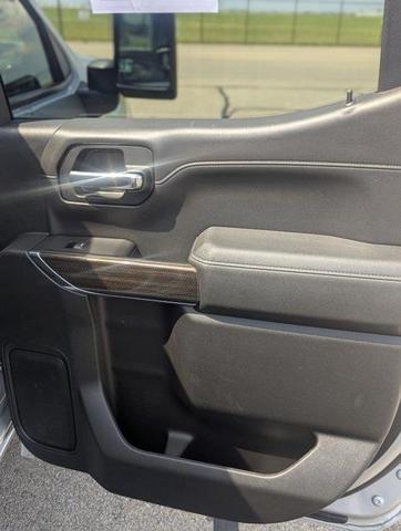 Photo of 2022 Silver Ice Metallic Chevrolet Silverado 1500 Limited