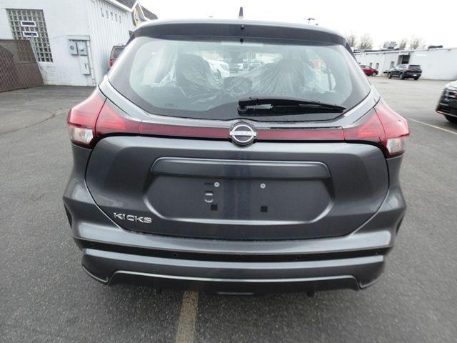 Photo of 2025 Gun Metallic Nissan Kicks