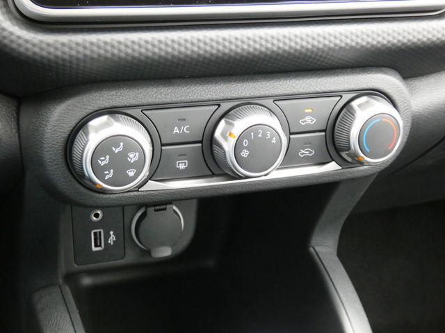 Photo of 2025 Gun Metallic Nissan Kicks