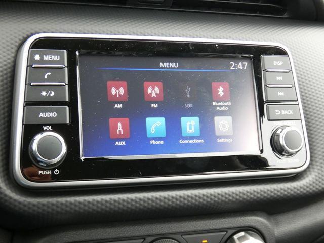 Photo of 2025 Gun Metallic Nissan Kicks