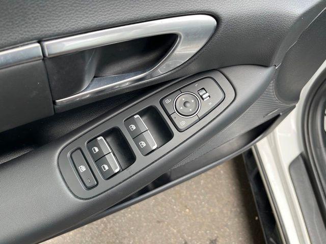 Photo of 2021 Hyper White Hyundai SONATA