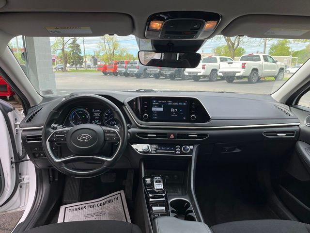 Photo of 2021 Hyper White Hyundai SONATA
