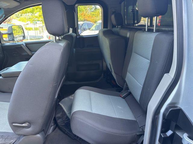 Photo of 2004 Radiant Silver Nissan Titan