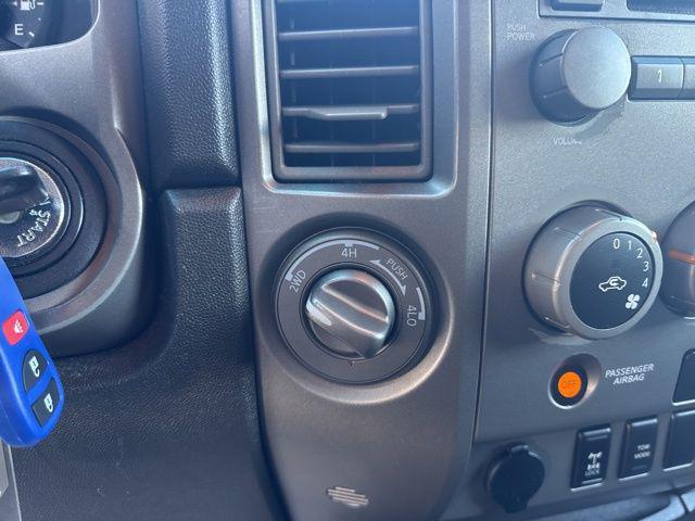 Photo of 2004 Radiant Silver Nissan Titan