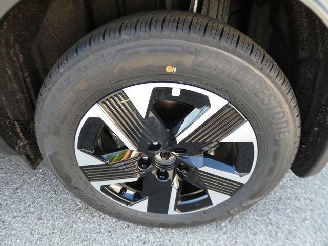 Photo of 2025 Gun Metallic Nissan Kicks