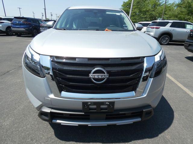 Photo of 2025 Brilliant Silver Metallic Nissan Pathfinder