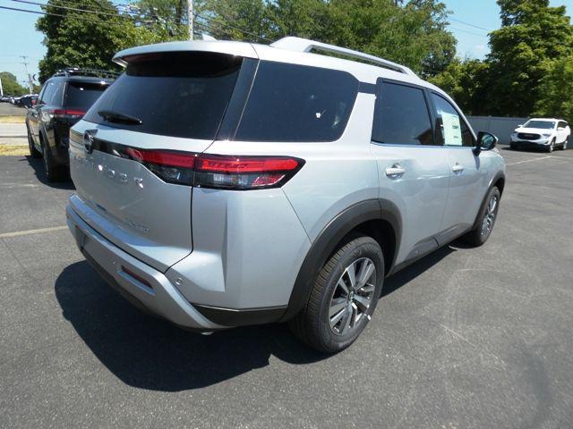 Photo of 2025 Brilliant Silver Metallic Nissan Pathfinder