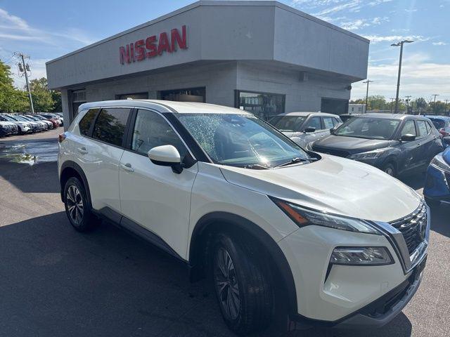 Photo of 2023 Pearl White Tricoat Nissan Rogue
