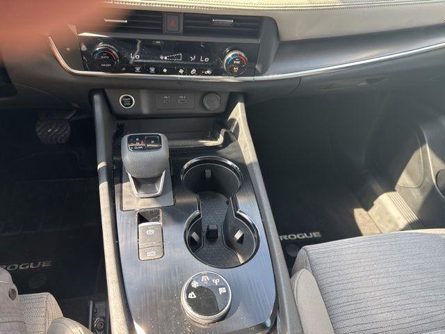 Photo of 2023 Pearl White Tricoat Nissan Rogue