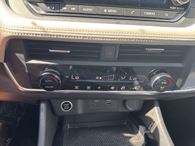 Photo of 2023 Pearl White Tricoat Nissan Rogue