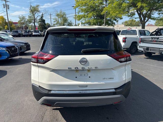 Photo of 2023 Pearl White Tricoat Nissan Rogue