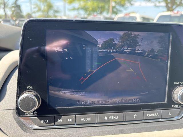 Photo of 2023 Pearl White Tricoat Nissan Rogue
