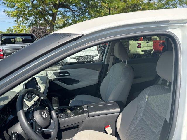Photo of 2023 Pearl White Tricoat Nissan Rogue