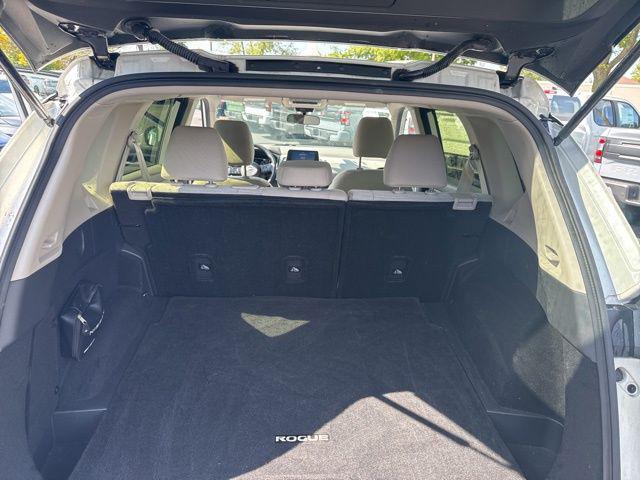 Photo of 2023 Pearl White Tricoat Nissan Rogue