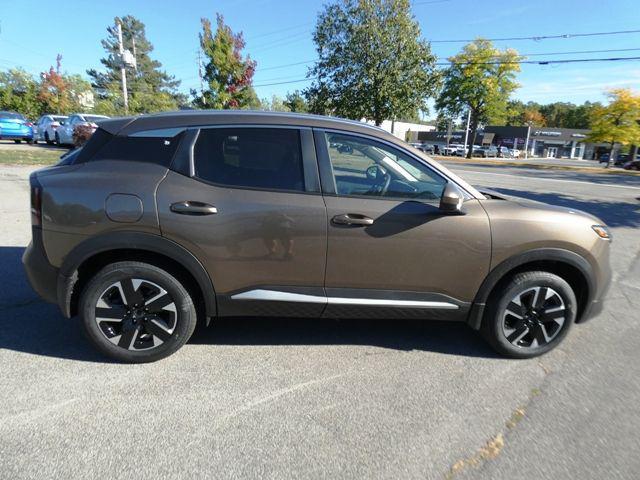 Photo of 2025 Canyon Bronze Metallic Nissan Kicks