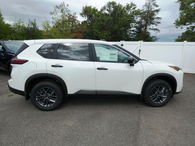 Photo of 2026 Glacier White Nissan Rogue
