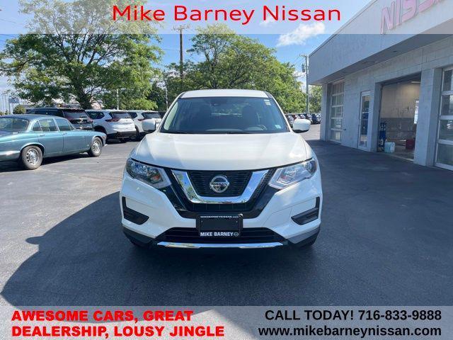 Photo of 2020 Glacier White Nissan Rogue