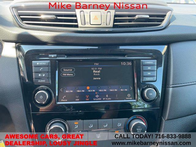 Photo of 2020 Glacier White Nissan Rogue