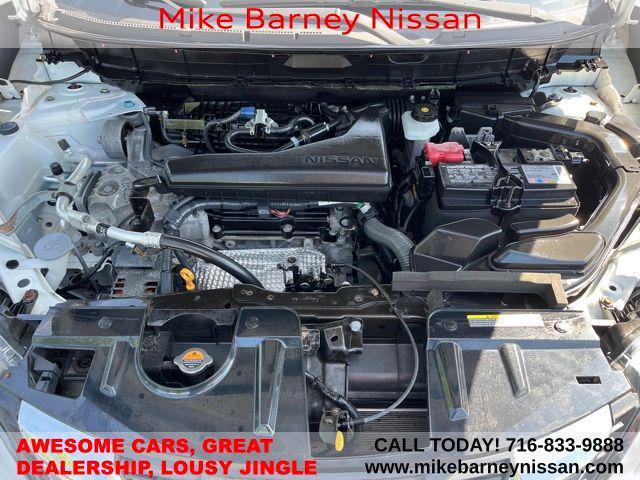 Photo of 2020 Glacier White Nissan Rogue