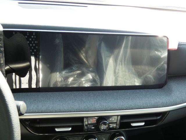 Photo of 2025 Scarlet Ember Tintcoat/Super Black Nissan Kicks