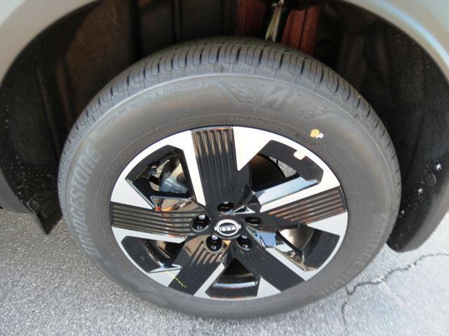 Photo of 2025 Scarlet Ember Tintcoat/Super Black Nissan Kicks