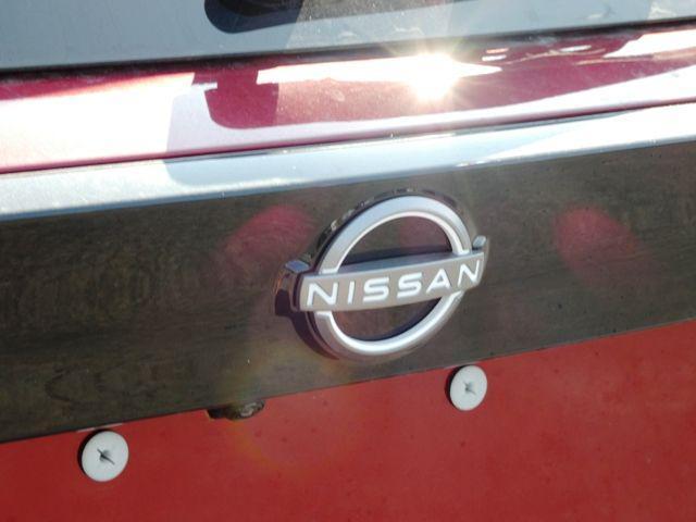 Photo of 2025 Scarlet Ember Tintcoat/Super Black Nissan Kicks