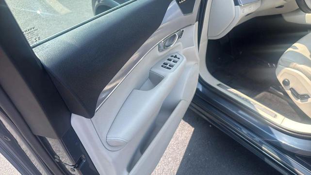 Photo of 2022 Denim Blue Metallic Volvo XC90