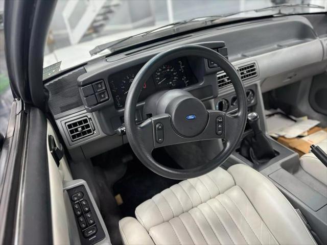 Photo of 1988 White Ford Mustang