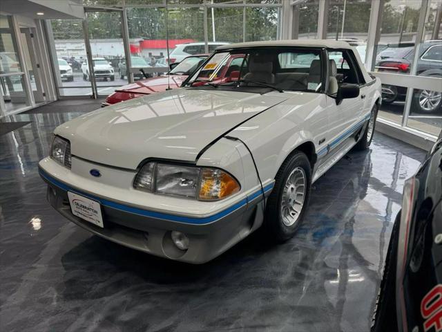 Photo of 1988 White Ford Mustang