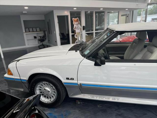 Photo of 1988 White Ford Mustang