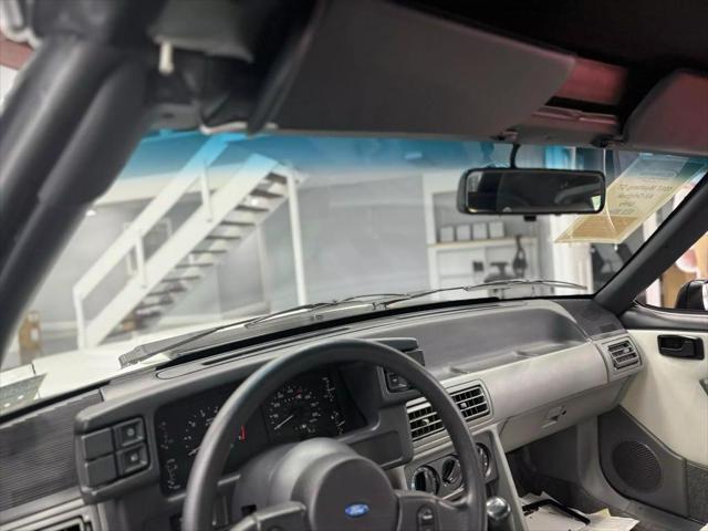Photo of 1988 White Ford Mustang
