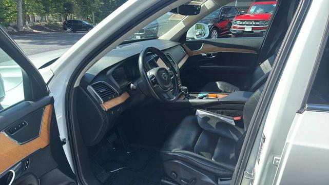 Photo of 2021 White Volvo XC90