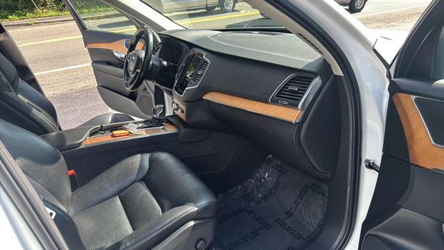 Photo of 2021 White Volvo XC90
