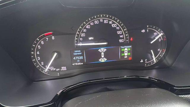 Photo of 2019 Crystal White Tricoat Cadillac XT5