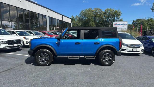Photo of 2022 Velocity Blue Metallic Ford Bronco