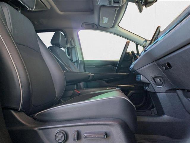 Photo of 2024 Crystal Black Pearl Honda Odyssey