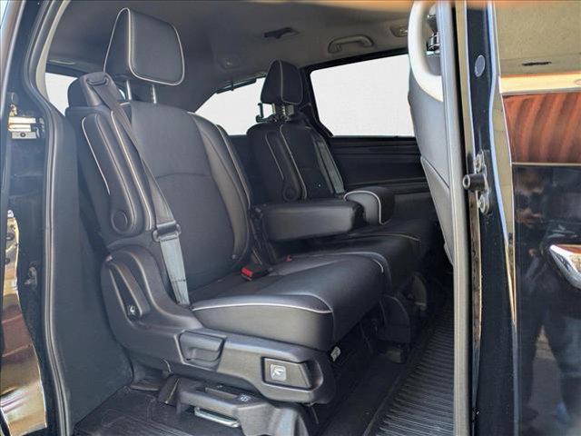Photo of 2024 Crystal Black Pearl Honda Odyssey