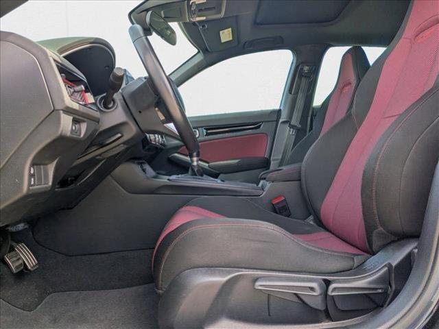Photo of 2023 Crystal Black Pearl Honda Civic Si